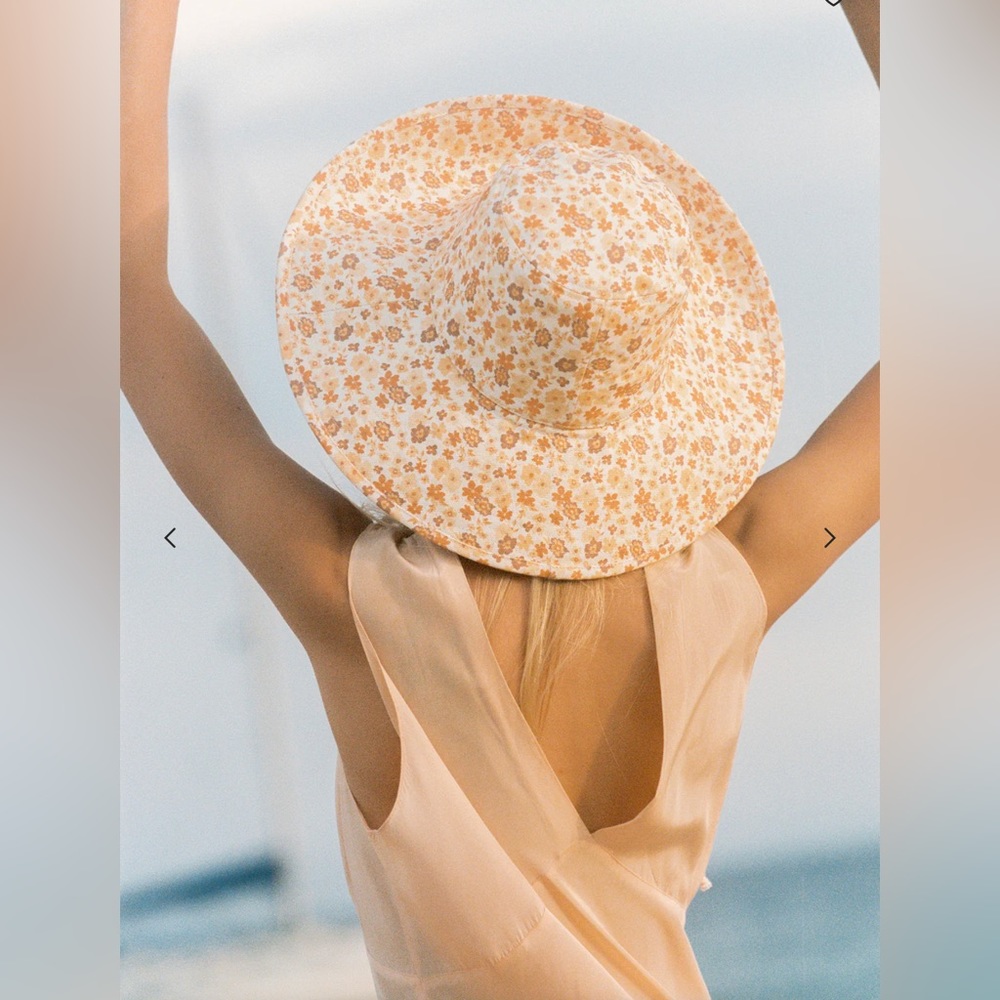 LACK OF COLOR HOLIDAY BUCKET HAT - PEACH BLOOM - Picture 2 of 6